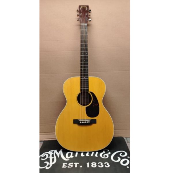 martin-vintage-inspired-road-series-om-10e-acoustic-guitar